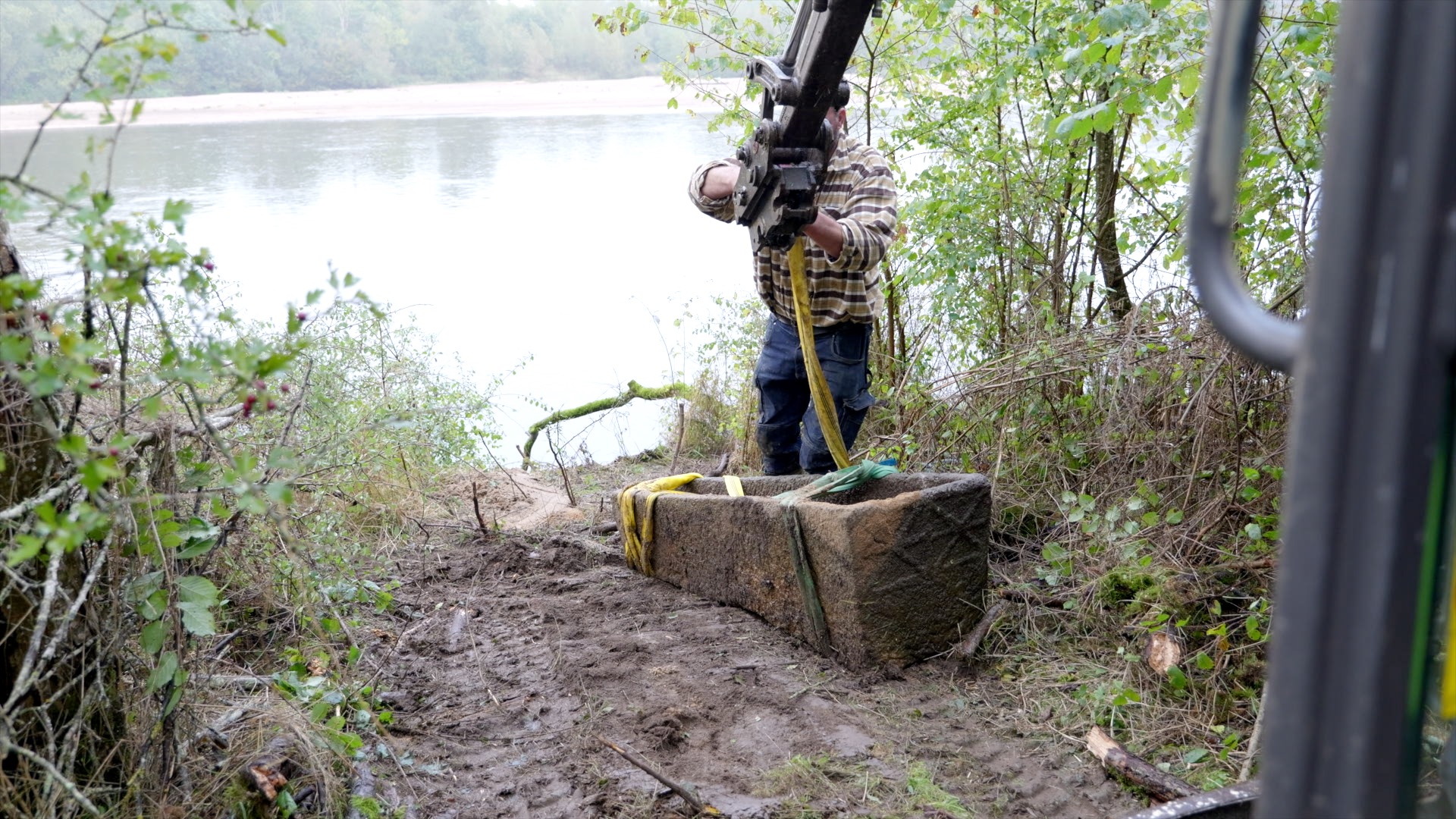 Sortie d’un sarcophage dans la Loire sur la commune de Herry
